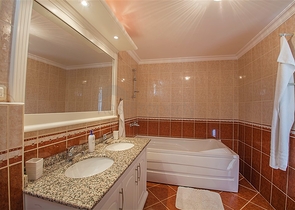 فيلا مستقلة مع تراس واسع واطلالة بحر ساحرة في كارجي جاك / الانيا 