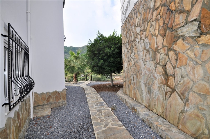 اطلالة بحر وقلعة  فيلا مع مسبح خاص في الانيا 