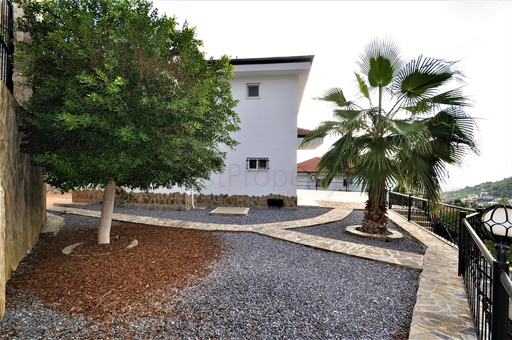 اطلالة بحر وقلعة  فيلا مع مسبح خاص في الانيا 