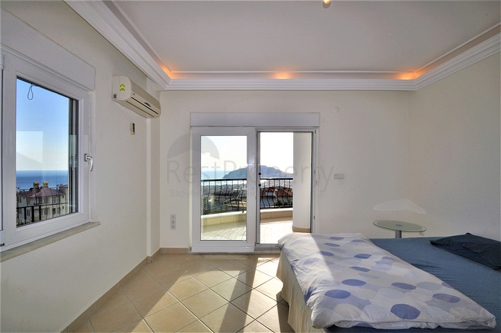 اطلالة بحر وقلعة  فيلا مع مسبح خاص في الانيا 