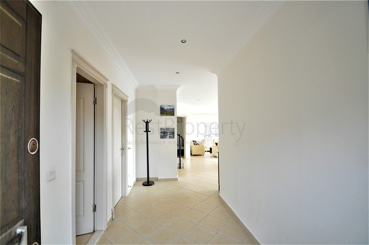 اطلالة بحر وقلعة  فيلا مع مسبح خاص في الانيا 