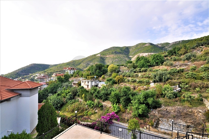 اطلالة بحر وقلعة  فيلا مع مسبح خاص في الانيا 