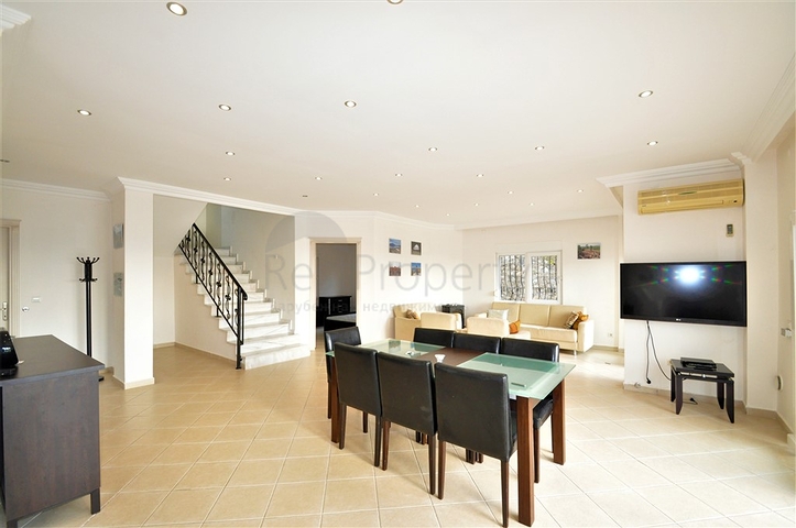 اطلالة بحر وقلعة  فيلا مع مسبح خاص في الانيا 