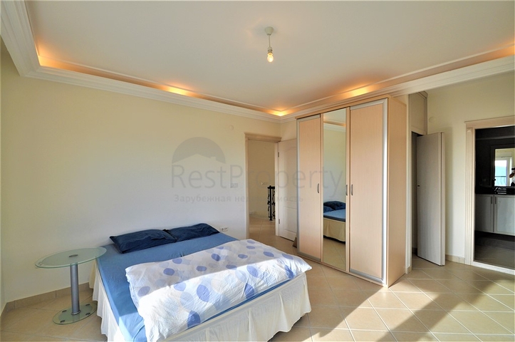 اطلالة بحر وقلعة  فيلا مع مسبح خاص في الانيا 