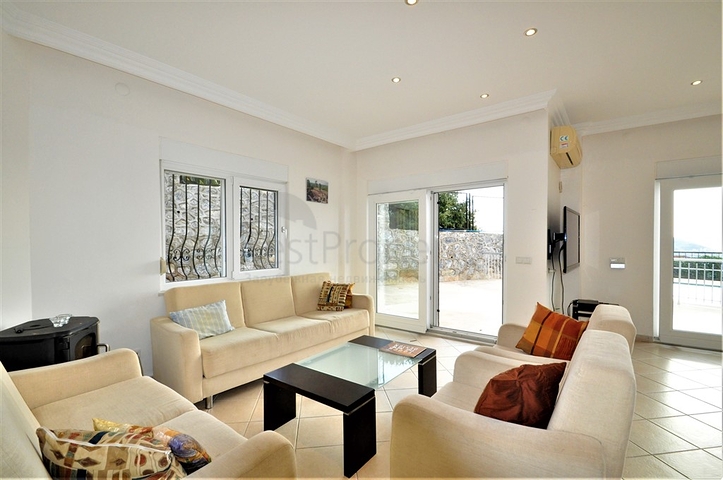 اطلالة بحر وقلعة  فيلا مع مسبح خاص في الانيا 