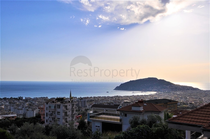 اطلالة بحر وقلعة  فيلا مع مسبح خاص في الانيا 