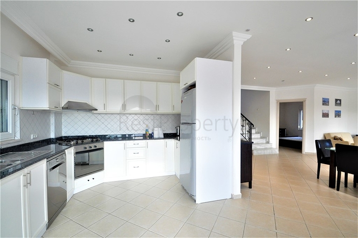 اطلالة بحر وقلعة  فيلا مع مسبح خاص في الانيا 