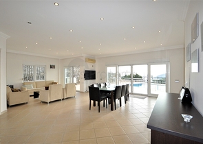 اطلالة بحر وقلعة  فيلا مع مسبح خاص في الانيا 