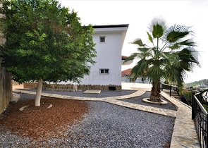 اطلالة بحر وقلعة  فيلا مع مسبح خاص في الانيا 