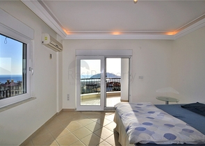 اطلالة بحر وقلعة  فيلا مع مسبح خاص في الانيا 