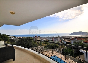 اطلالة بحر وقلعة  فيلا مع مسبح خاص في الانيا 