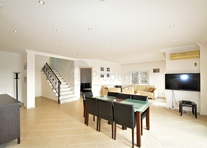 اطلالة بحر وقلعة  فيلا مع مسبح خاص في الانيا 