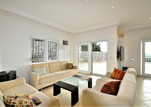 اطلالة بحر وقلعة  فيلا مع مسبح خاص في الانيا 