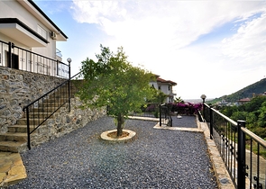 اطلالة بحر وقلعة  فيلا مع مسبح خاص في الانيا 