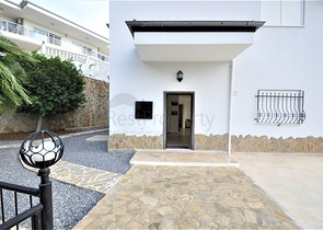 اطلالة بحر وقلعة  فيلا مع مسبح خاص في الانيا 