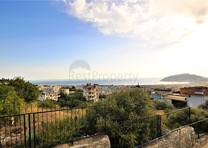 اطلالة بحر وقلعة  فيلا مع مسبح خاص في الانيا 