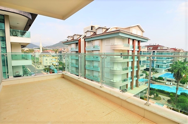 شقة على البحر مباشرة ً في الانيا / كاستل 