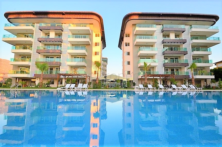 شقة على البحر مباشرة ً في الانيا / كاستل 