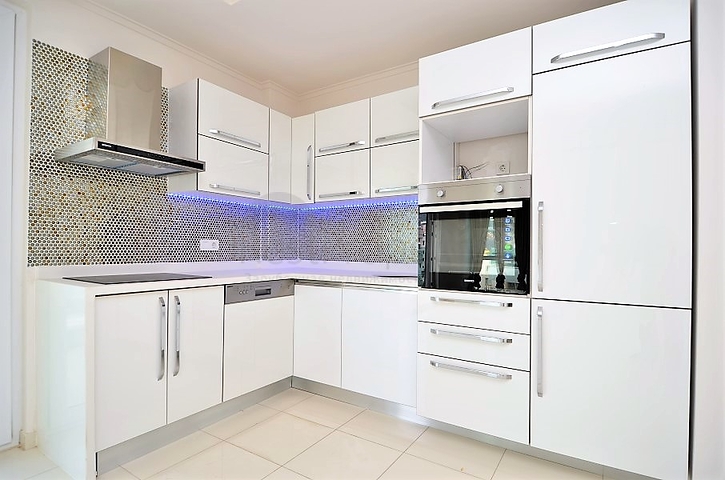 شقة على البحر مباشرة ً في الانيا / كاستل 