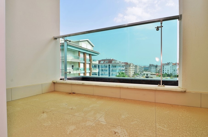 شقة على البحر مباشرة ً في الانيا / كاستل 