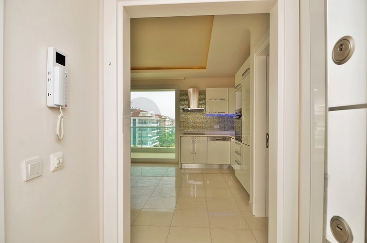 شقة على البحر مباشرة ً في الانيا / كاستل 