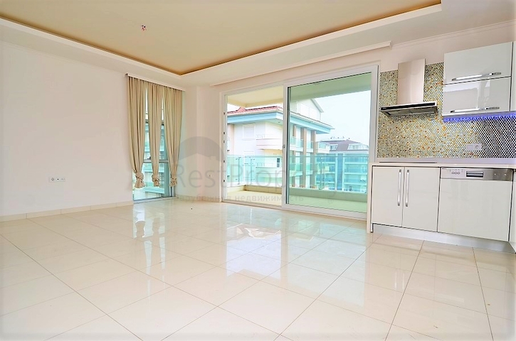 شقة على البحر مباشرة ً في الانيا / كاستل 