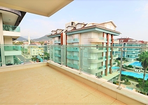 شقة على البحر مباشرة ً في الانيا / كاستل 