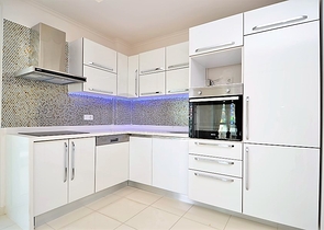 شقة على البحر مباشرة ً في الانيا / كاستل 