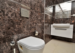 شقة على البحر مباشرة ً في الانيا / كاستل 