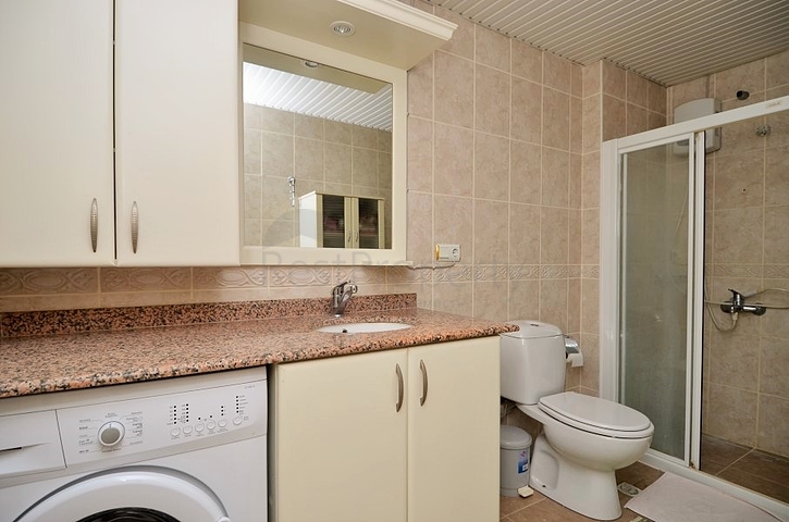 شقة غرفتين وصالة مفروشة - في مركز الانيا 