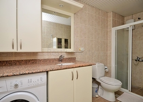 شقة غرفتين وصالة مفروشة - في مركز الانيا 