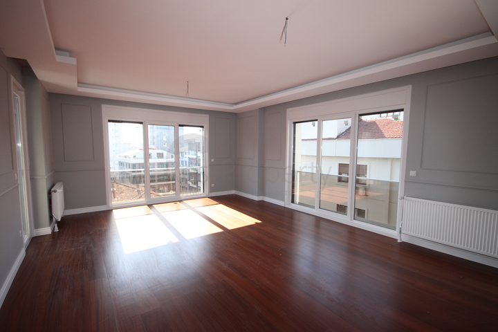 شقة فاخرة ضمن منطقة كاديكوي بالقسم الاسيوي من اسطنبول 