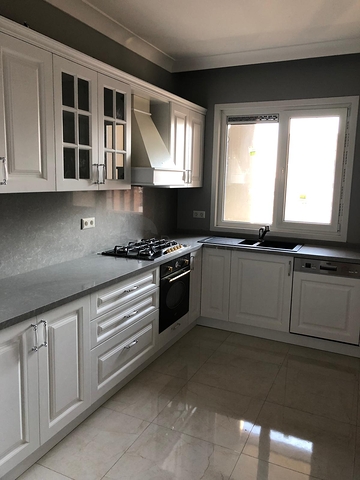 شقة فاخرة ضمن منطقة كاديكوي بالقسم الاسيوي من اسطنبول 