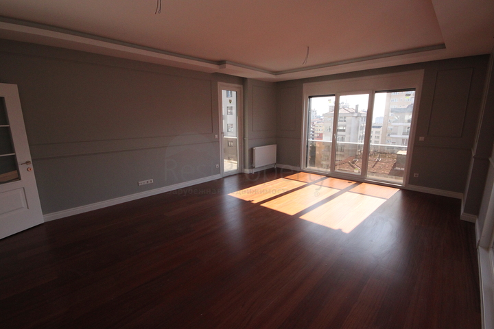 شقة فاخرة ضمن منطقة كاديكوي بالقسم الاسيوي من اسطنبول 