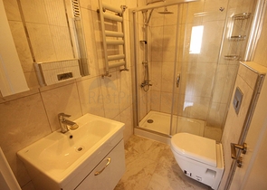 شقة فاخرة ضمن منطقة كاديكوي بالقسم الاسيوي من اسطنبول 