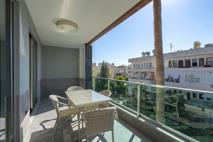 تصميم عصري حديث - شقة غرفتين وصالة ضمن مجمع فاخر في اوبا / الانيا 