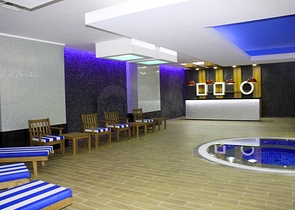 تصميم عصري حديث - شقة غرفتين وصالة ضمن مجمع فاخر في اوبا / الانيا 