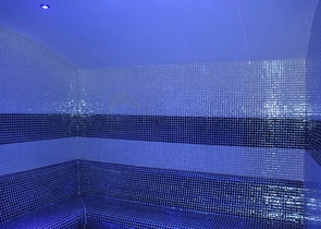 تصميم عصري حديث - شقة غرفتين وصالة ضمن مجمع فاخر في اوبا / الانيا 