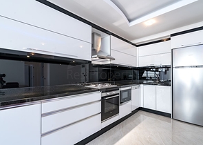 تصميم عصري حديث - شقة غرفتين وصالة ضمن مجمع فاخر في اوبا / الانيا 