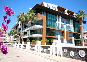 تصميم عصري حديث - شقة غرفتين وصالة ضمن مجمع فاخر في اوبا / الانيا 