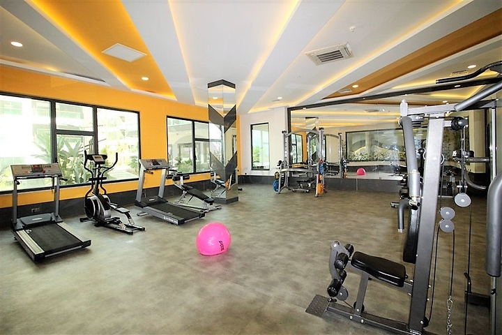 شقة عائلية تصميم ثلاث غرف وصالة - اطلالة بحر - ضمن مجمع مميز في الانيا 