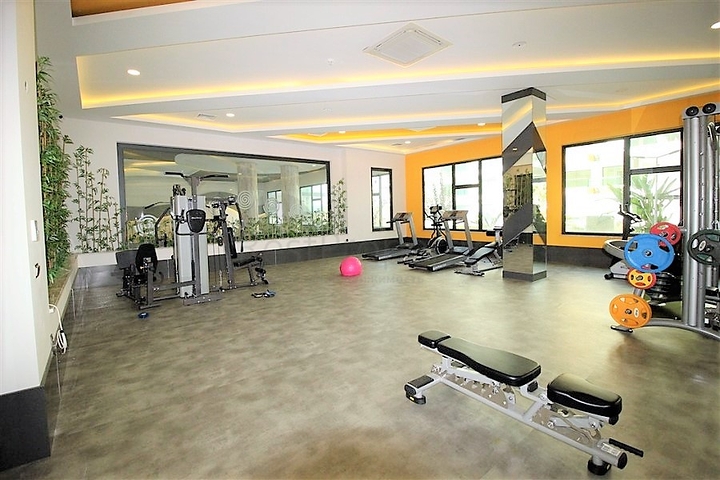 شقة عائلية تصميم ثلاث غرف وصالة - اطلالة بحر - ضمن مجمع مميز في الانيا 