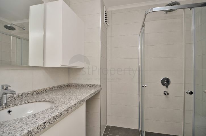 شقة عائلية تصميم ثلاث غرف وصالة - اطلالة بحر - ضمن مجمع مميز في الانيا 