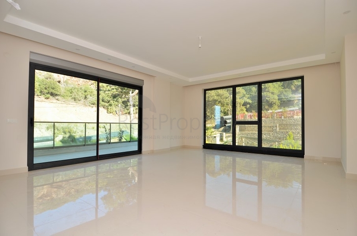 شقة عائلية تصميم ثلاث غرف وصالة - اطلالة بحر - ضمن مجمع مميز في الانيا 