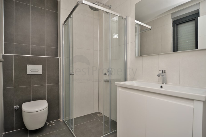 شقة عائلية تصميم ثلاث غرف وصالة - اطلالة بحر - ضمن مجمع مميز في الانيا 