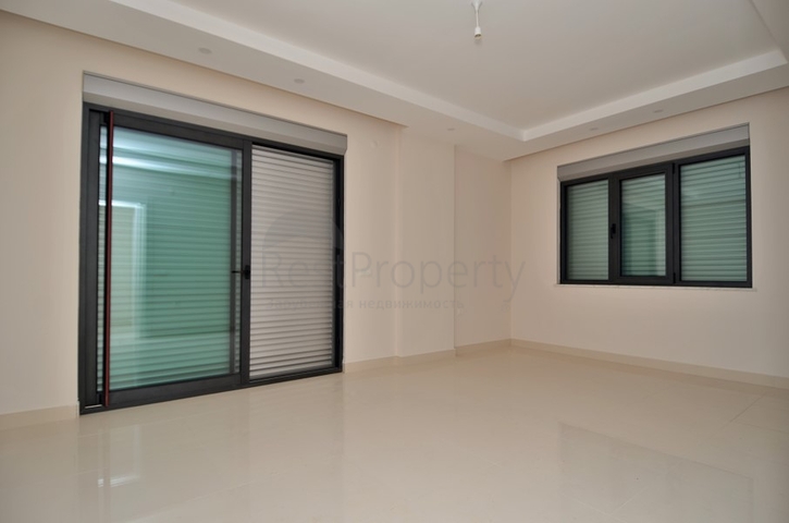 شقة عائلية تصميم ثلاث غرف وصالة - اطلالة بحر - ضمن مجمع مميز في الانيا 