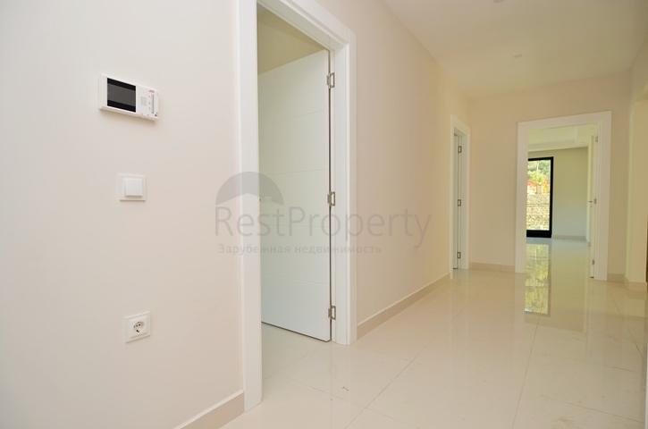 شقة عائلية تصميم ثلاث غرف وصالة - اطلالة بحر - ضمن مجمع مميز في الانيا 