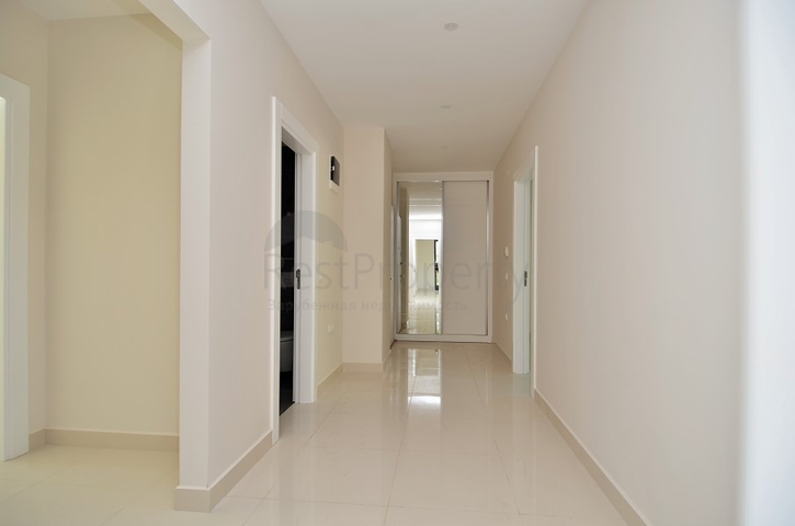 شقة عائلية تصميم ثلاث غرف وصالة - اطلالة بحر - ضمن مجمع مميز في الانيا 