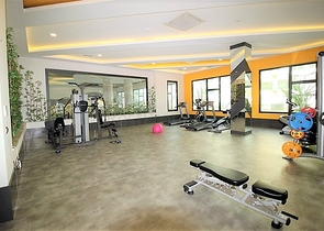 شقة عائلية تصميم ثلاث غرف وصالة - اطلالة بحر - ضمن مجمع مميز في الانيا 