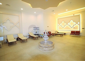 شقة عائلية تصميم ثلاث غرف وصالة - اطلالة بحر - ضمن مجمع مميز في الانيا 